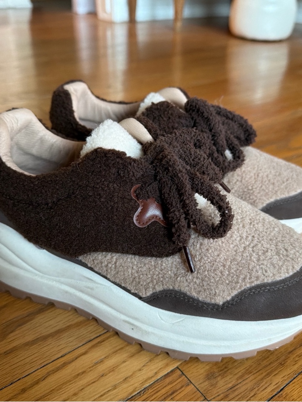 Brown teddy bear Sneakers